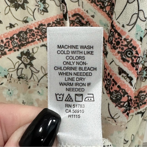 Bohemian Floral Blouse With Lace-Up Front & Crochet Back - Size Medium - Picture 9 of 9